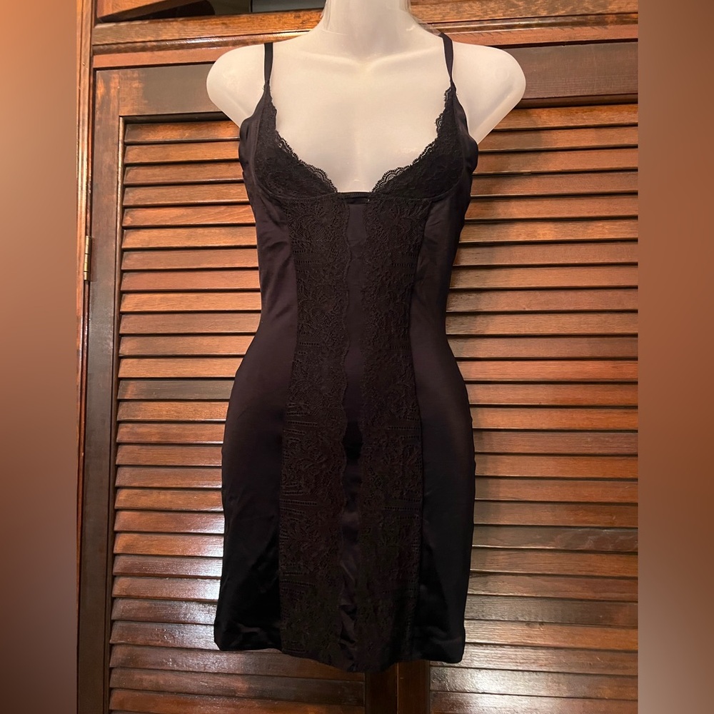 Victoria's Secret Black So Curvaceous Shaping Slip